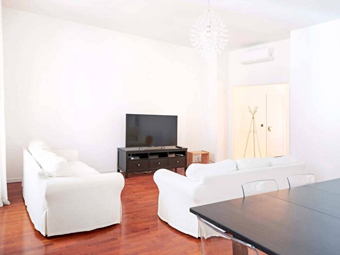 Appartamento trilocale in affitto in Via Valpetrosa, Carrobbio, Milano