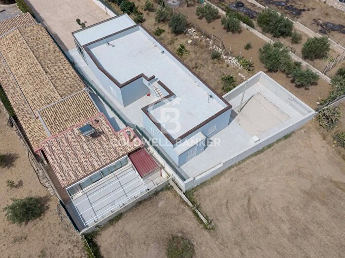 Casa con 5 locali in vendita in Via Marettimo, Scicli