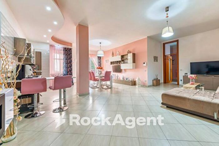 Appartamento quadrilocale in vendita in Via Pino Amato, Casoria