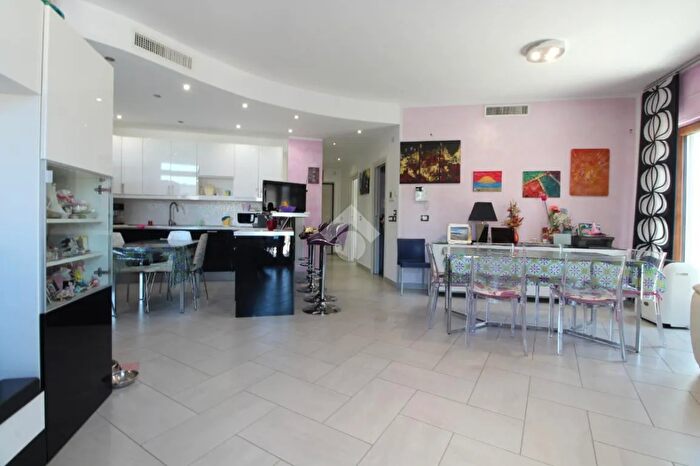 Appartamento con 5 locali in vendita in Via Taverne, Agropoli