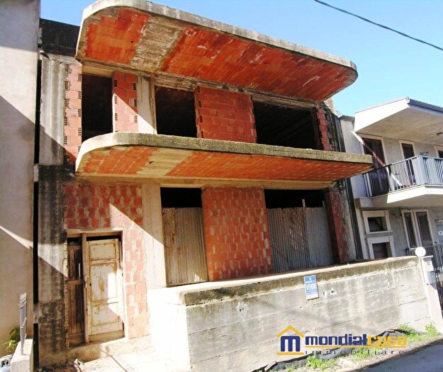 Casa con 10 locali in vendita in Pachino