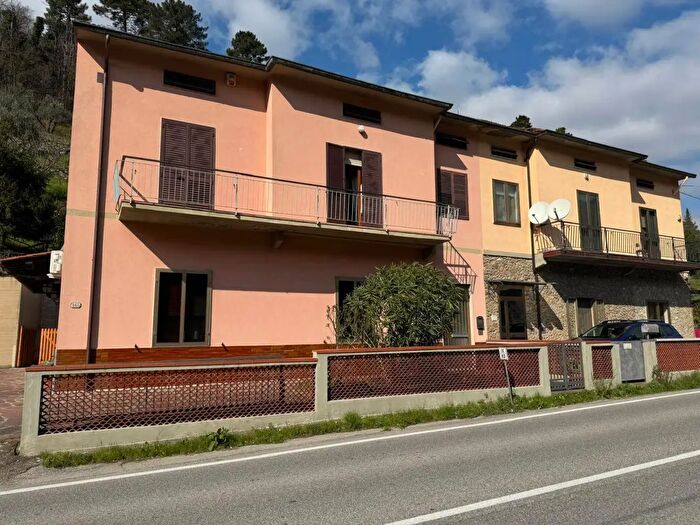 Appartamento con 6 locali in vendita in Via Bologna, Cantagallo