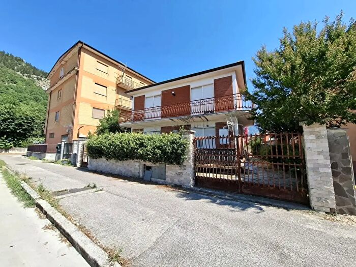 Appartamento con 7 locali in vendita in Via Santa Lucia, Sora