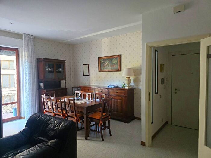 Appartamento quadrilocale in affitto in Via Manlio Zincone, Centro, Macerata