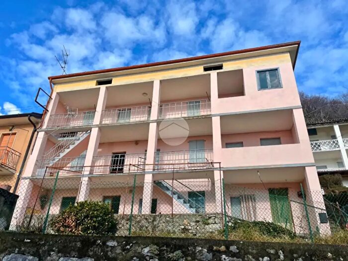 Casa con 5 locali in vendita in Via Santella, Parzanica