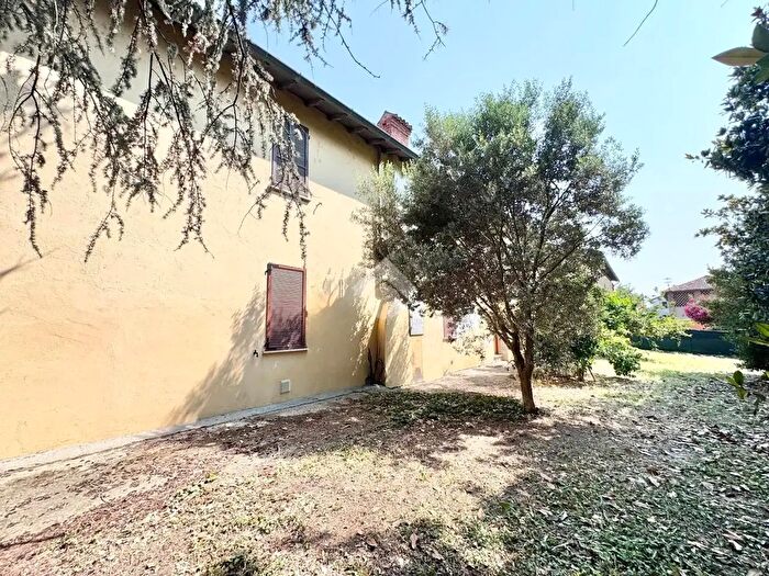 Casa con 8 locali in vendita in Via Baselica Bologna, Casarile