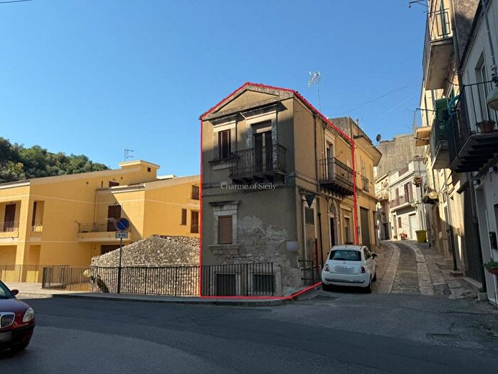 Casa trilocale in vendita in Via Catena, Modica Bassa, Modica