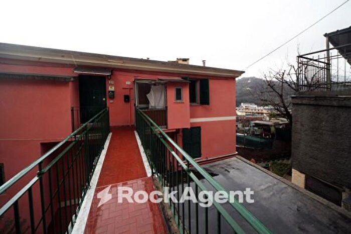 Appartamento trilocale in vendita in Via Campodonico, Genova