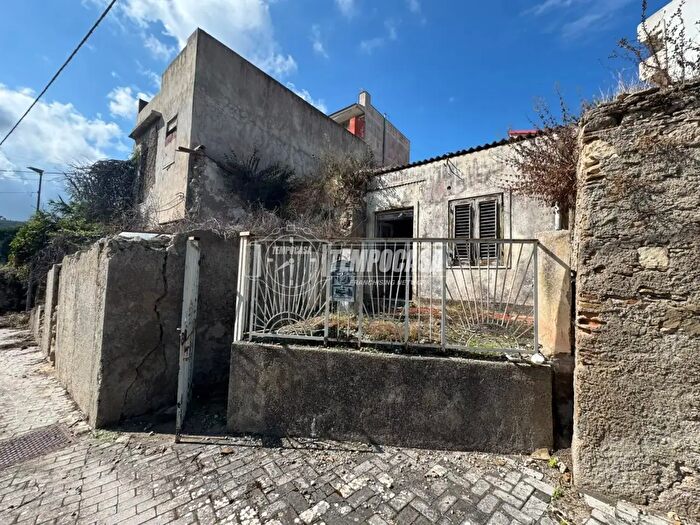 Casa bilocale in vendita in Località Massa Santa Lucia Massa Santa Lucia, Messina