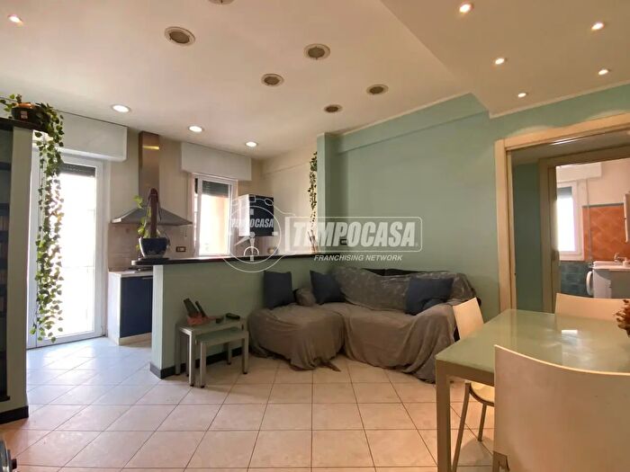 Appartamento trilocale in vendita in Via Manfredo Fanti, Genova