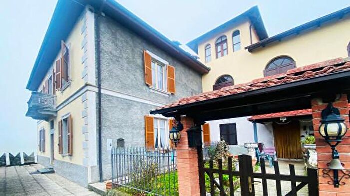Casa con 6 locali in vendita in Piazza Umberto Terracini, Cartosio