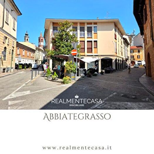Appartamento quadrilocale in vendita in Corso Giacomo Matteotti, Abbiategrasso