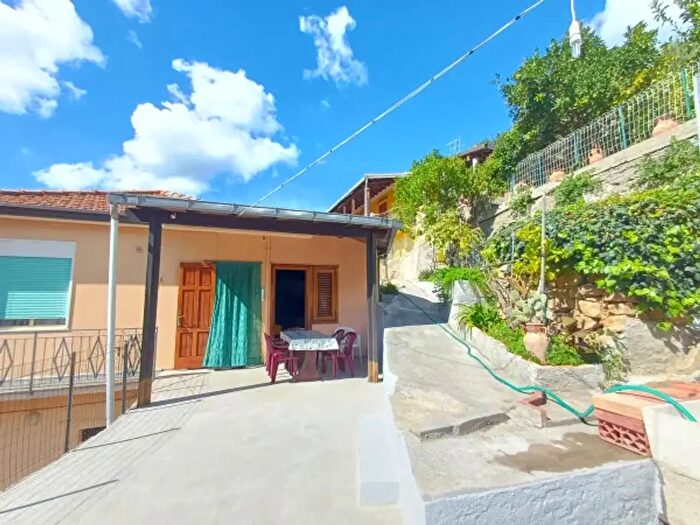 Casa trilocale in vendita in Contrada Faranò, Sinagra