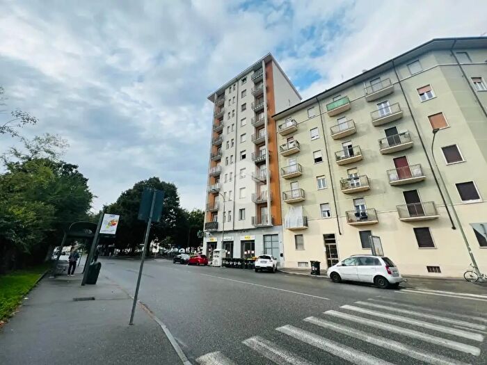 Appartamento trilocale in vendita in Via Pianezza, Torino