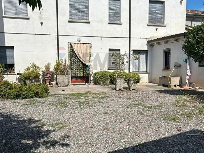 Casa con 13 locali in vendita in Via Mazzini, Acquanegra Sul Chiese
