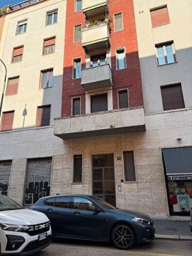 Appartamento trilocale in affitto in Via Ugo Bassi, Isola, Milano