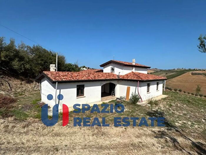 Casa con 6 locali in vendita in Contrada Razzano, Morro D'Oro
