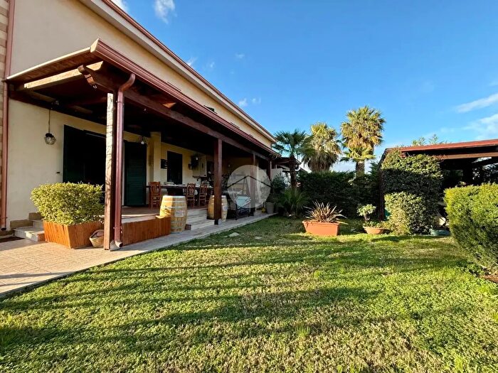 Casa quadrilocale in affitto in Fondo Crocco, Carini