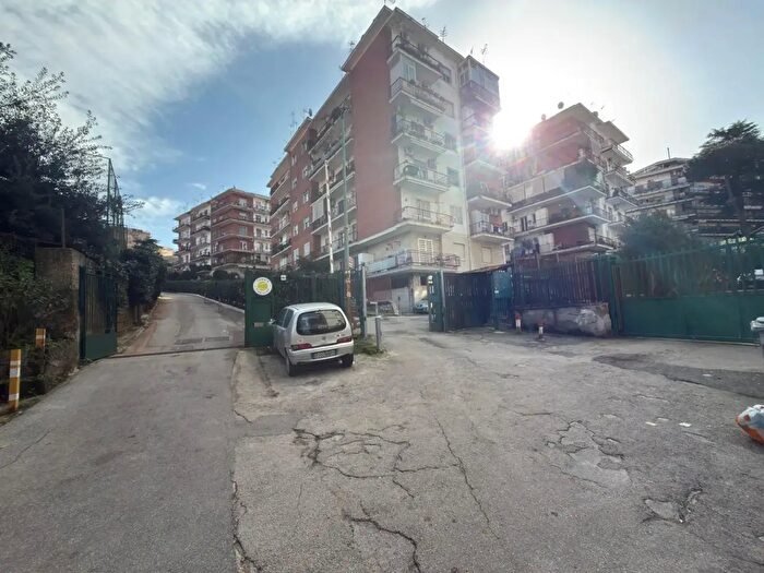 Appartamento con 6 locali in vendita in Via San Domenico, Napoli