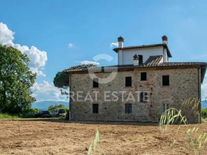 Casa con 6 locali in vendita in Via Dante Alighieri, Reggello