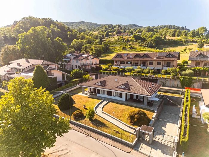 Casa con 8 locali in vendita in Via Adelaide di Torino, Pinerolo