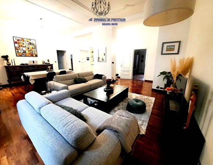 Appartamento con 5 locali in affitto in Via Bartolomeo Panizza, Milano