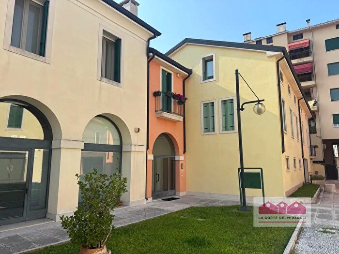 Appartamento quadrilocale in vendita in Corso San Felice, Vicenza
