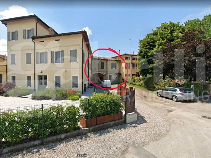 Appartamento trilocale in vendita in Strada Barchetta, Modena