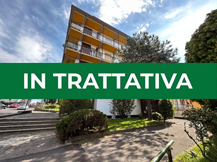 Appartamento trilocale in affitto in Viale Luigi Borri, Giubiano San Carlo, Varese