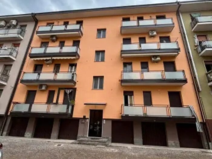 Appartamento trilocale in vendita in Via Michelangelo Buonarroti, Lodi Vecchio