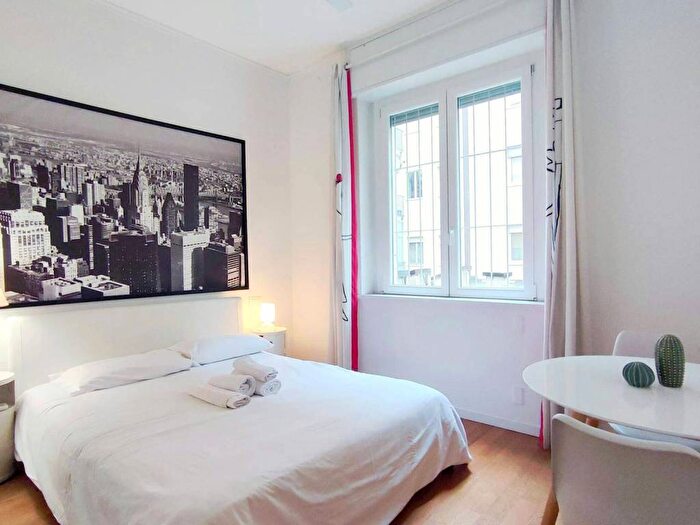 Appartamento trilocale in affitto in Via Olmetto, Carrobbio, Milano