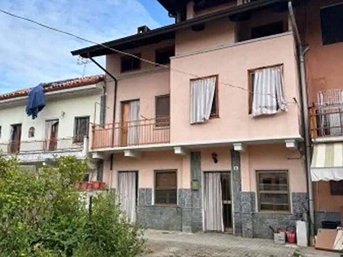 Casa con 5 locali in vendita in Via Camillo Benso di Cavour, Alice Castello