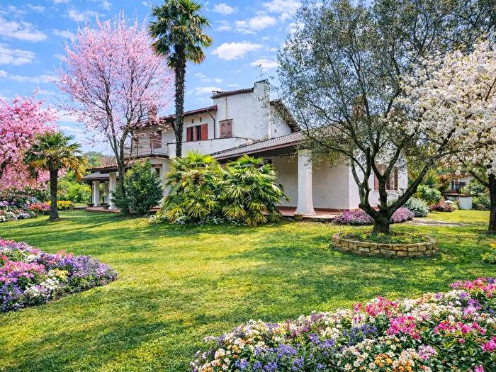 Casa con 8 locali in vendita in Casello, Volpara