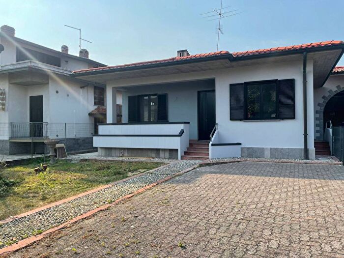 Casa trilocale in affitto in Via Risorgimento, Madone