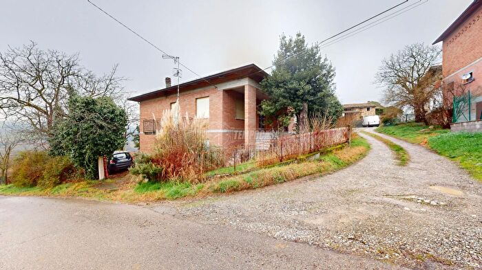 Casa con 5 locali in vendita in Via Radici in Monte, Castellarano