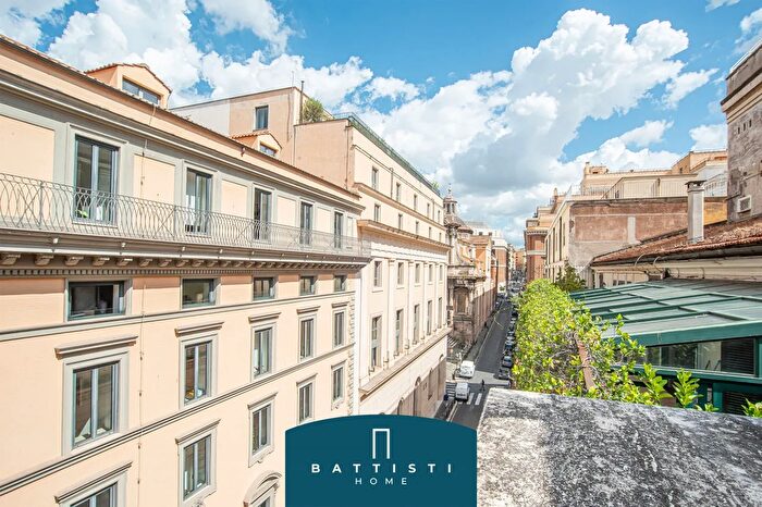 Appartamento trilocale in affitto in Piazza Barberini, Roma