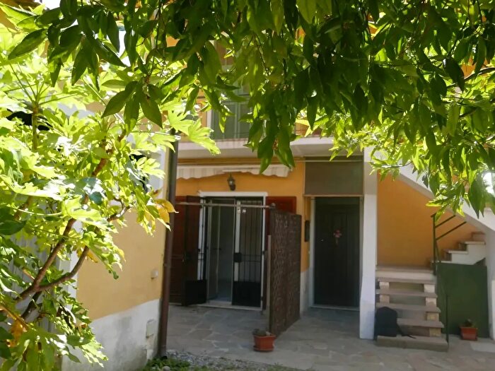 Casa con 8 locali in vendita in Via San Vincenzo, Vallecrosia