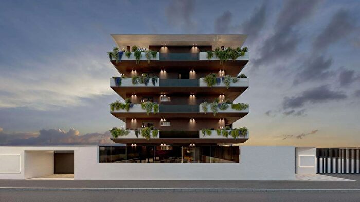 Appartamento con 5 locali in vendita in Via Vittorio Malcangi, Trani