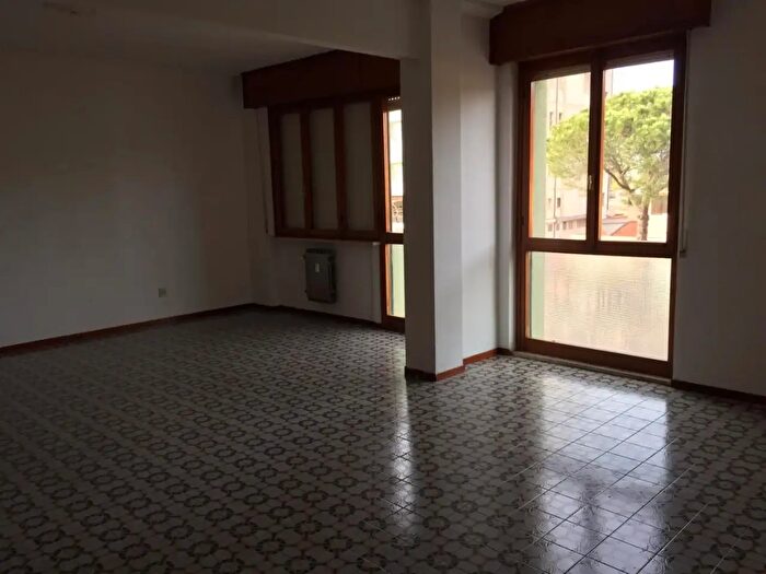 Appartamento con 5 locali in affitto in Pisa