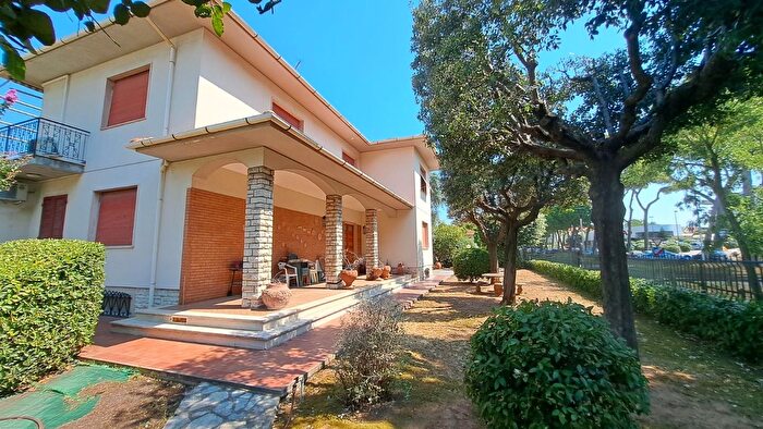 Casa con 17 locali in vendita in Rosignano Marittimo
