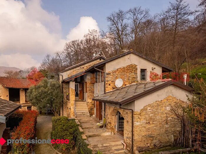 Casa con 7 locali in vendita in Via Giaveno, Cumiana