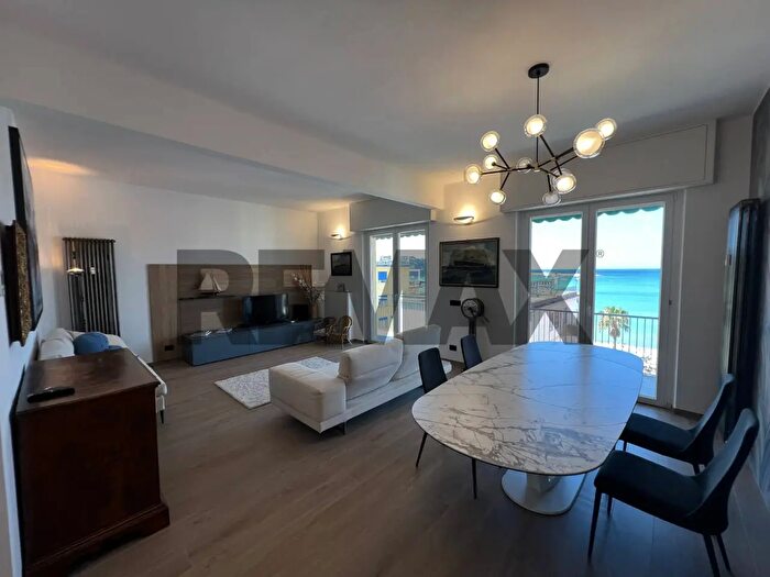 Appartamento con 5 locali in vendita in Via Privata Novara, Sestri Levante