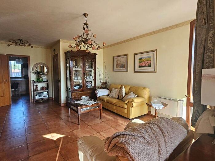 Appartamento trilocale in affitto in Via della Fotografia, Rinnovamento, Roma