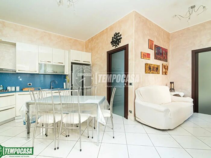 Appartamento trilocale in vendita in Viale Abruzzi, Milano