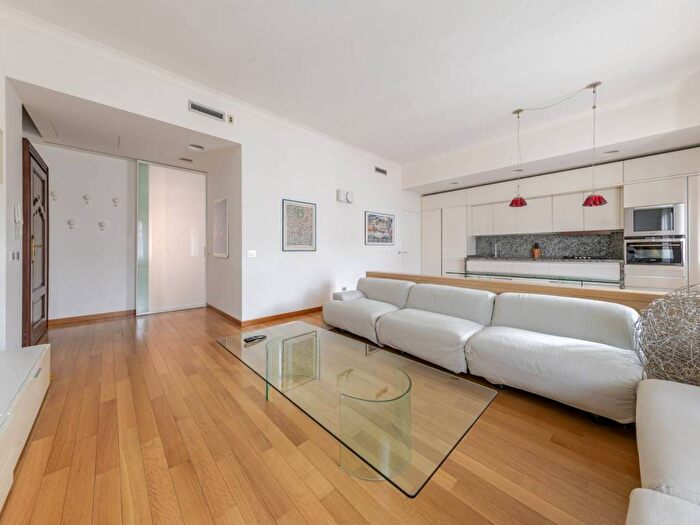 Appartamento trilocale in affitto in Via Giuseppe Pozzone, Duomo, Milano