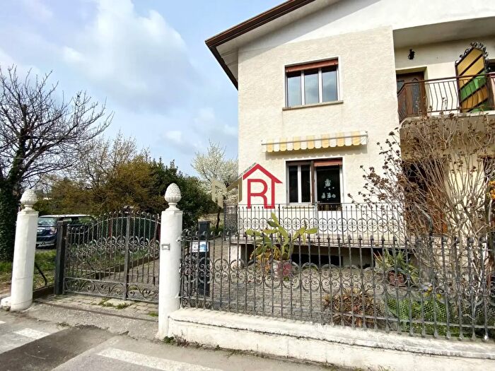 Casa con 6 locali in vendita in Via Longhena Snc, San Vendemiano