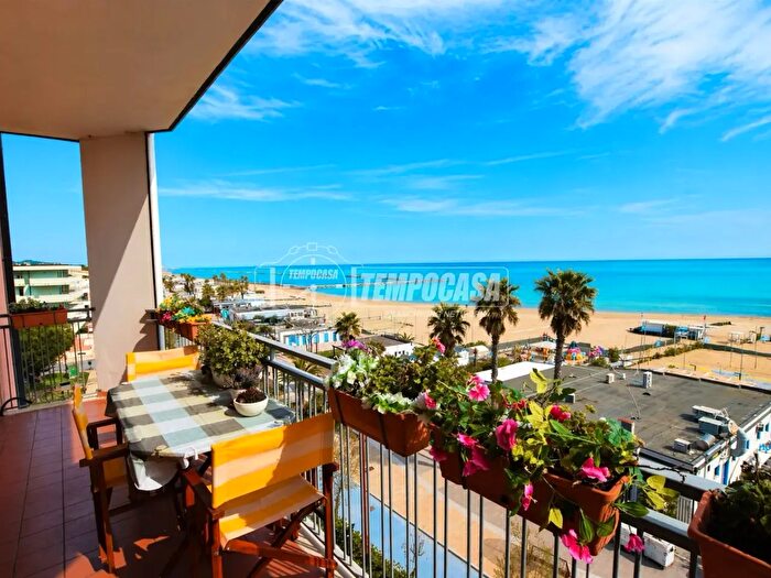 Appartamento quadrilocale in vendita in Lungomare Antonio Gramsci, Porto San Giorgio