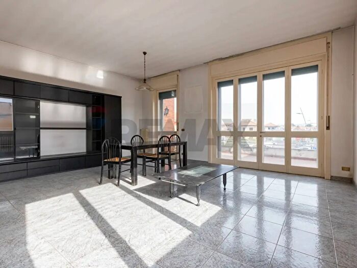 Appartamento trilocale in vendita in Via Leopardi, Lonate Pozzolo