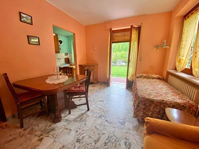 Appartamento trilocale in vendita in Via Vittorio Veneto, Frassino