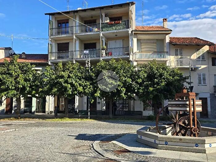 Appartamento quadrilocale in vendita in Piazza Vittorio Emanuele II, San Benigno Canavese